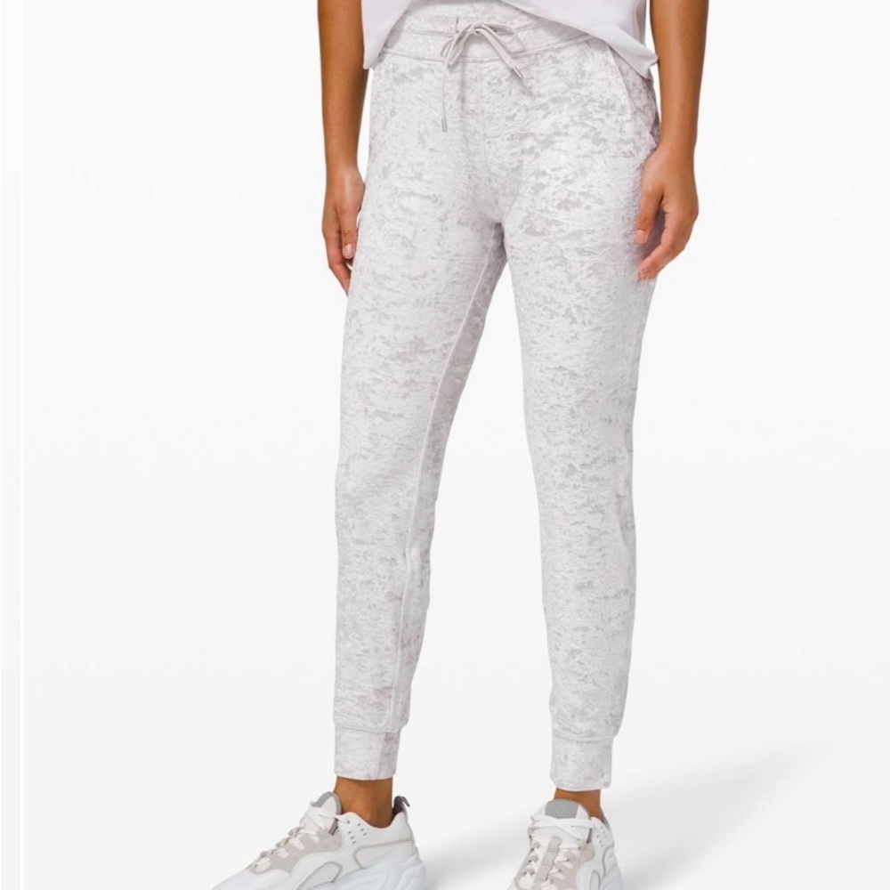 Lululemon Ready to Crush Jogger Chrome Size 12